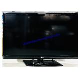 46.5" LG Tv 47LK520 w/ Remote & Manual