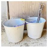 2 Buckets & Stakes