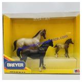 Breyer Fine Horse Family Gift Set