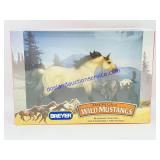 Breyer Wild Mustangs Blackfoot & Thunderbolt Colt