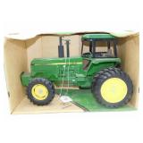 1/16th Scale Ertl JD MFWD Row-Crop Tractor