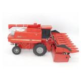 1/32nd Scale Ertl Case 1680 Combine & Heads