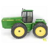 1/16th Scale John Deere 8560 Tractor