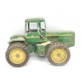 1/16th Scale Ertl John Deere 4wd Tractor