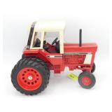 1/16th Scale Ertl International 1586 Tractor