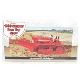 1/16th Scale International TD-340 Bullgrader