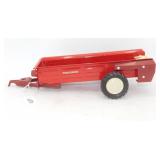 1/16th Scale International Manure Spreader