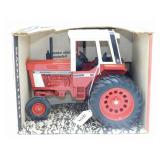 1/16th Scale Ertl International 1586 Tractor & Cab