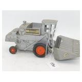1/32nd Scale Ertl Allis Chalmers Gleaner Combine