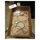 JEWELRY/NECKLACES
