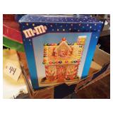M&M LIGHTED HOUSE / TRAYS
