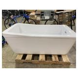 Bath Tub 32x60 Plastic With Faucet, Scratches And