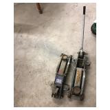 2 Floor Jacks One Handle