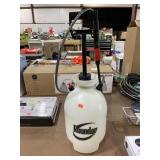 Pump sprayer