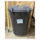 32 gallon trashcan missing wheels