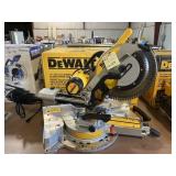 Dewalt 12 in.² double bevel Compound sliding
