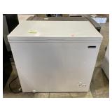 Magic chef 7 ft.³ chest freezer dents in front