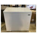 Magic chef 7 ft.³ chest freezer dents in front