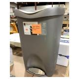 13 gal trash can, pedal doesn