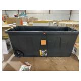 Tote missing handle and lid