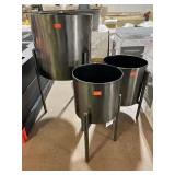 Set of 3 planters with stands