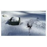 Lawn Décor & Planter