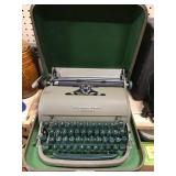 Remington Quiet Writer Typewriter In Case