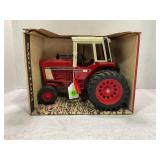ERTL 1/16 INTERNATIONAL 1586 DIESEL TRACTOR WITH