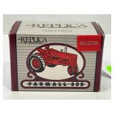 ERTL 1/32 MCCORMICK FARMALL 300 GAS NARROW FRONT