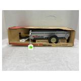 SCALE MODELS 1/16 NEW IDEA 3622 SPREADER IN