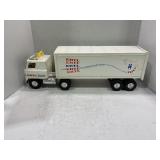 1/16 INTERNATIONAL FARMALL 856 DIESEL HEAVY CAST