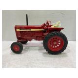 ERTL 1/16 INTERNATIONAL FARMALL 1026 HYDRO DIESEL