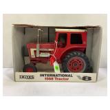 ERTL 1/16 INTERNATIONAL 1568 FARMALL CAB OVER V8