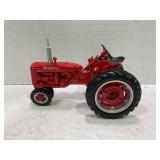ERTL 1/16 IH FARMALL C COLLECTOR'S EDITION TRACTOR