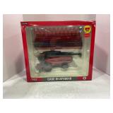ERTL 1/32 CASE IH AFX8010 COMBINE SET WITH CORN &