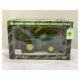 ERTL 1/32 JOHN DEERE FORAGE HARVESTER IN ORIGINAL