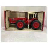 ERTL 1/16 INTERNATIONAL 3588 2+2 CAB OVER TRACTOR