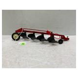 ERTL 1/16 INTERNATIONAL 4 BOTTOM CUSTOM HITCH