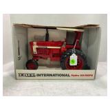 ERTL 1/16 INTERNATIONAL FARMALL 100 HYDRO DIESEL