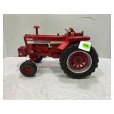 1/16 INTERNATIONAL FARMALL 1256 DIESEL HEAVY CAST