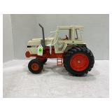 ERTL 1/16 CASE 2590 TRACTOR WITH CAB AND WIDE