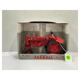 ERTL 1/16 MCCORMICK FARMALL SUPER AV 1993 SPECIAL