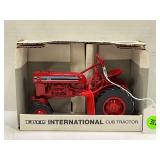 ERTL 1/16 INTERNATIONAL CUB TRACTOR 1976-1979 RED