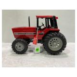 ERTL 1/16 INTERNATIONAL 5088 WITH CAB, MFD AND