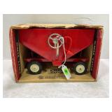 ERTL 1/16 INTERNATIONAL FRAVITY FEED WAGON WITH