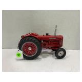 ERTL 1/16 MCCORMICK-DEERING WD-40 DIESEL TRACTOR