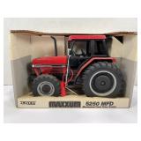 ERTL CASE INTERNATIONAL 1/16 MAXXUM 5250 MFD