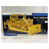 FIRST GEAR 1/25 INTERNATIONAL TD-25 CRAWLER GOLDEN
