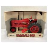 ERTL MCCORMICK FARMALL 300 1/16 NARROW FRONT