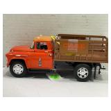 ERTL 1/25 CHEVROLET 8400 STAKE TRUCK WITH CASE